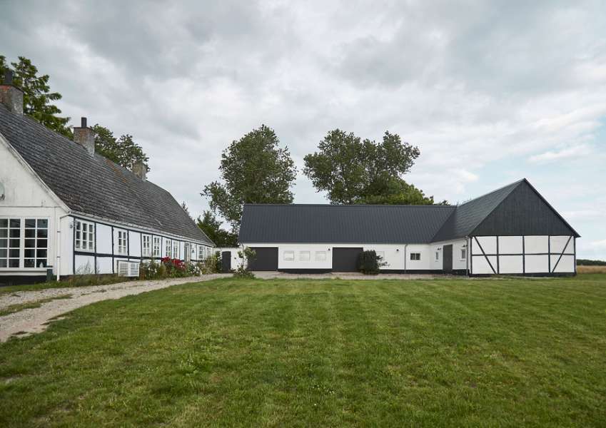 Timbre-framed farmhouse with roof made from steel profiles, Sneserevej 69, 4733 Tappernøje